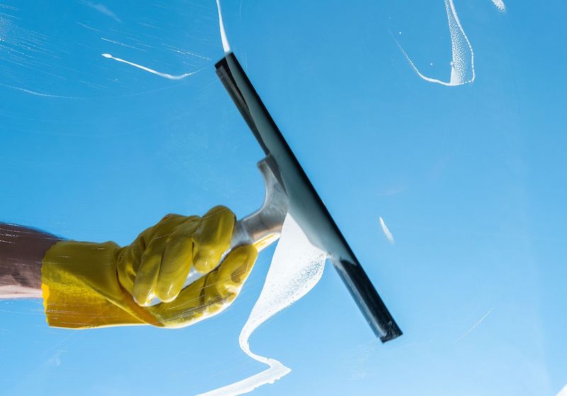 Nettoyer les vitres : les astuces qui marchent vraiment