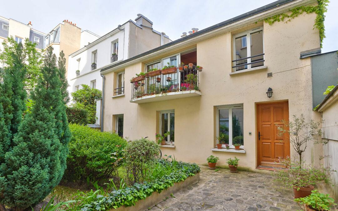 PARIS – MAISON SUR COUR – 5  PIECES – 111 m2