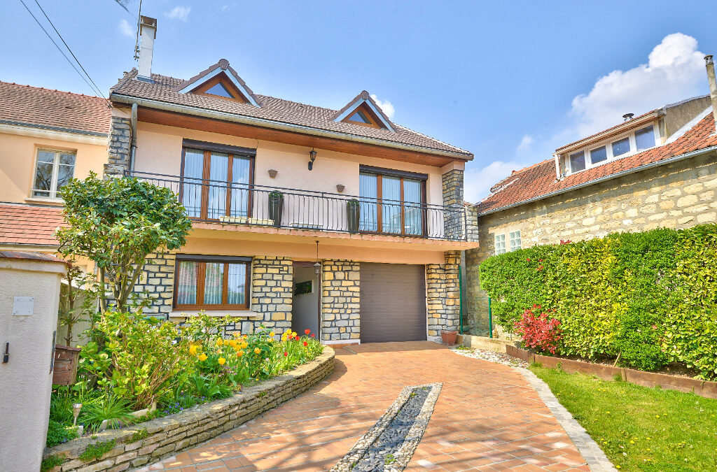 MAISON FAMILIALE DANS UN ENVIRONNEMENT PRIVILEGIE – 6 PIECES – 143 m²