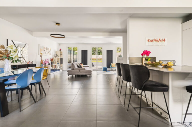 Maison contemporaine avec jardin — photo 3